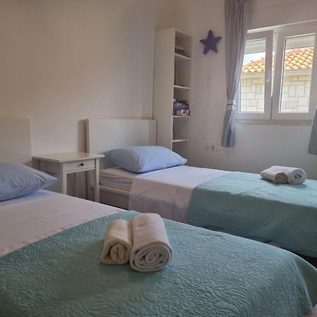 Cozy Apartments With Seafront Terraces Оміш Номер фото