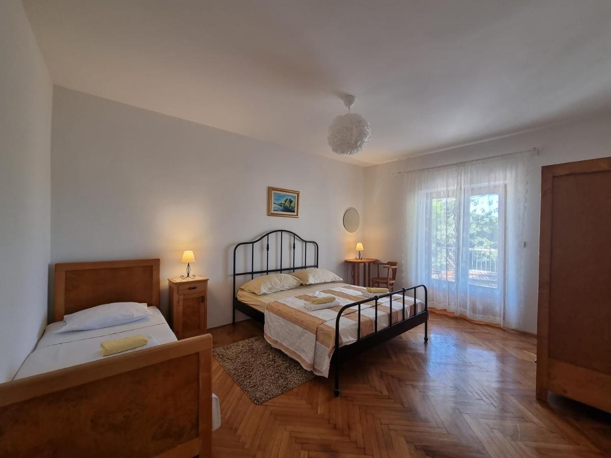 Cozy Apartments With Seafront Terraces Оміш Екстер'єр фото
