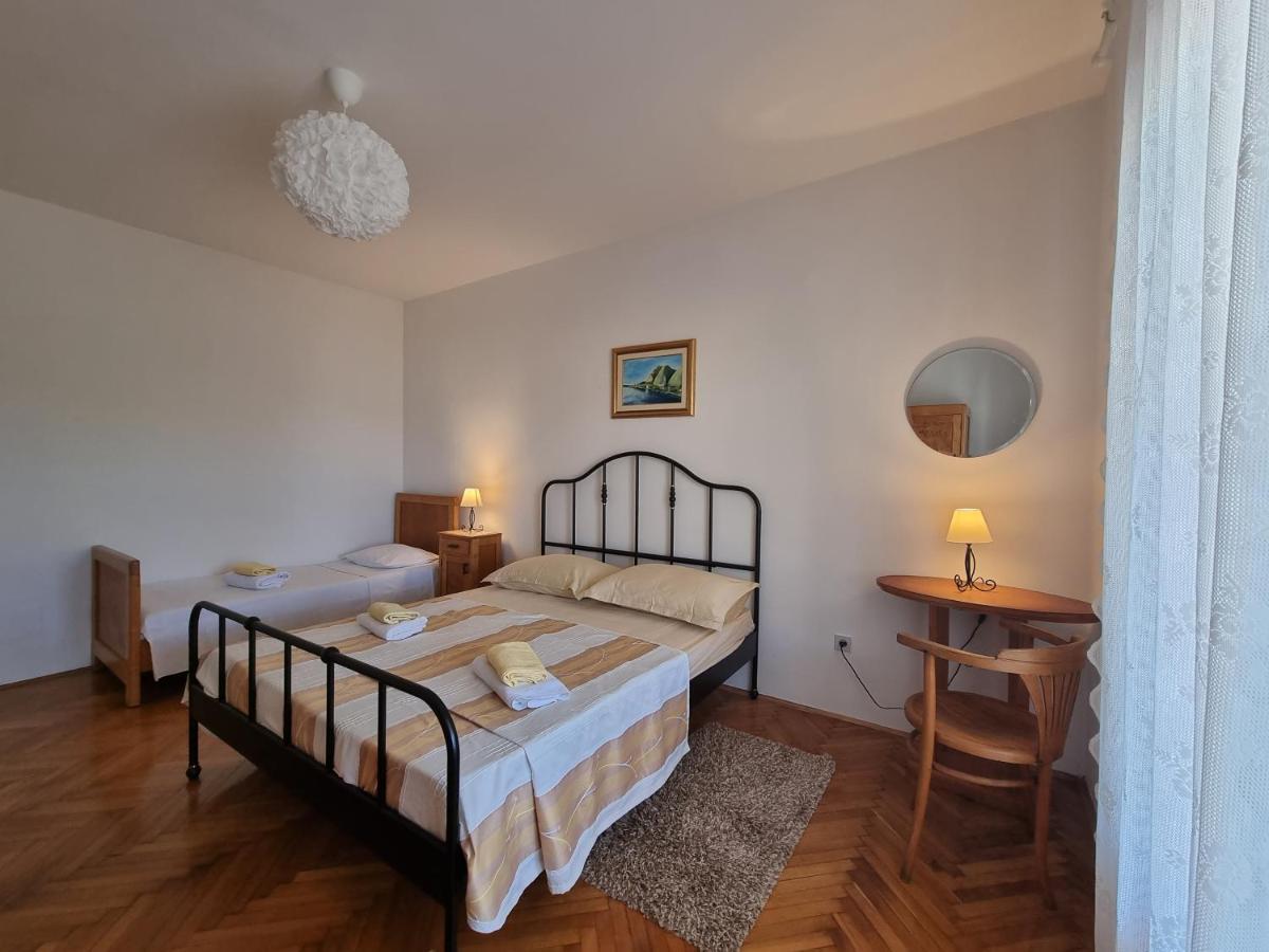 Cozy Apartments With Seafront Terraces Оміш Екстер'єр фото