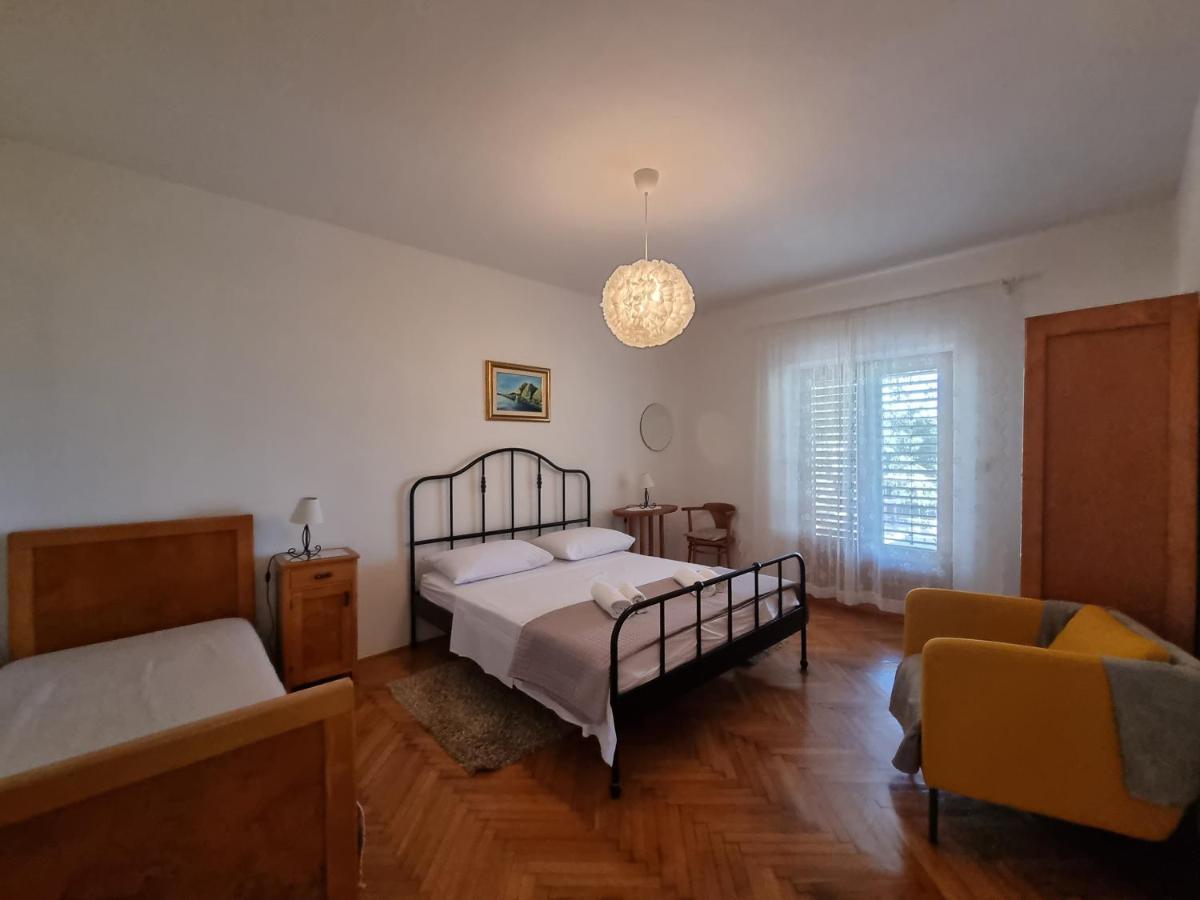 Cozy Apartments With Seafront Terraces Оміш Екстер'єр фото