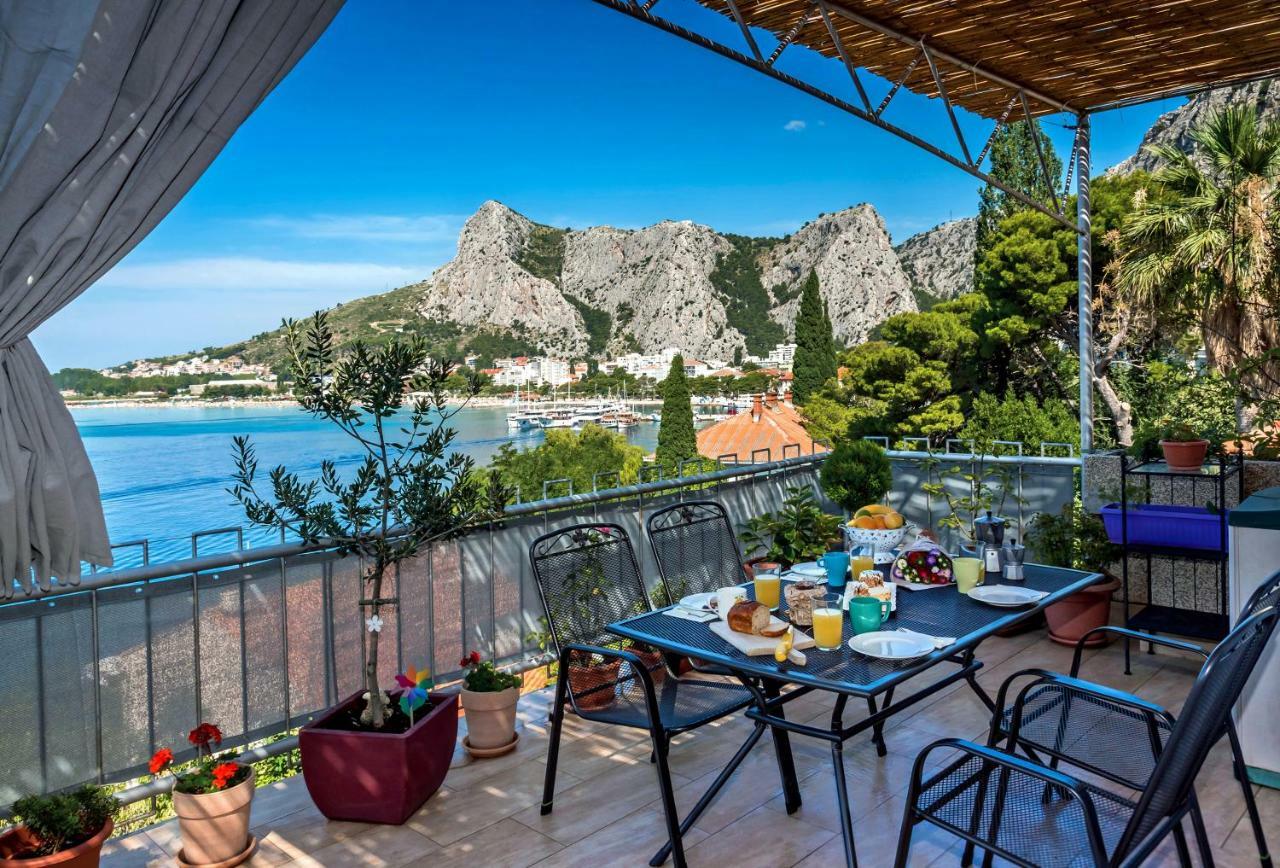 Cozy Apartments With Seafront Terraces Оміш Екстер'єр фото